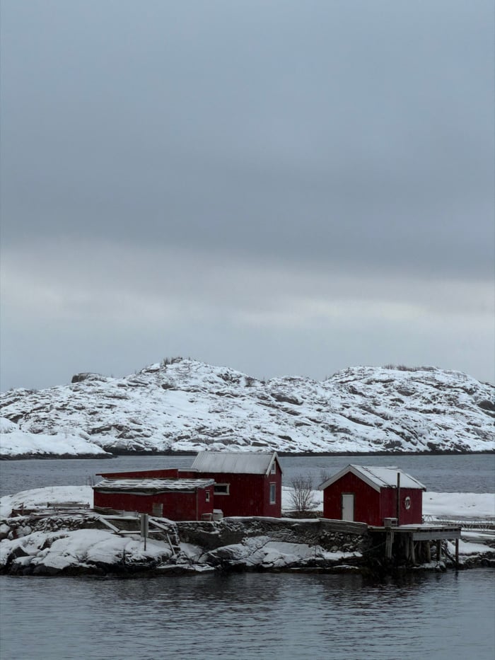 Winter scenes documented in Svolvær featuring rorbuer and tunnel