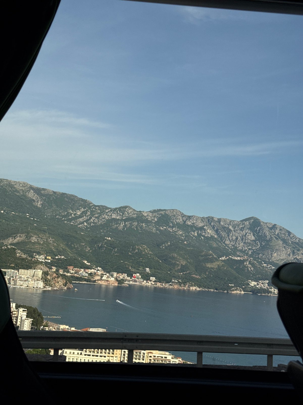 Traveler captures scenic coastal views of Boreti, Montenegro