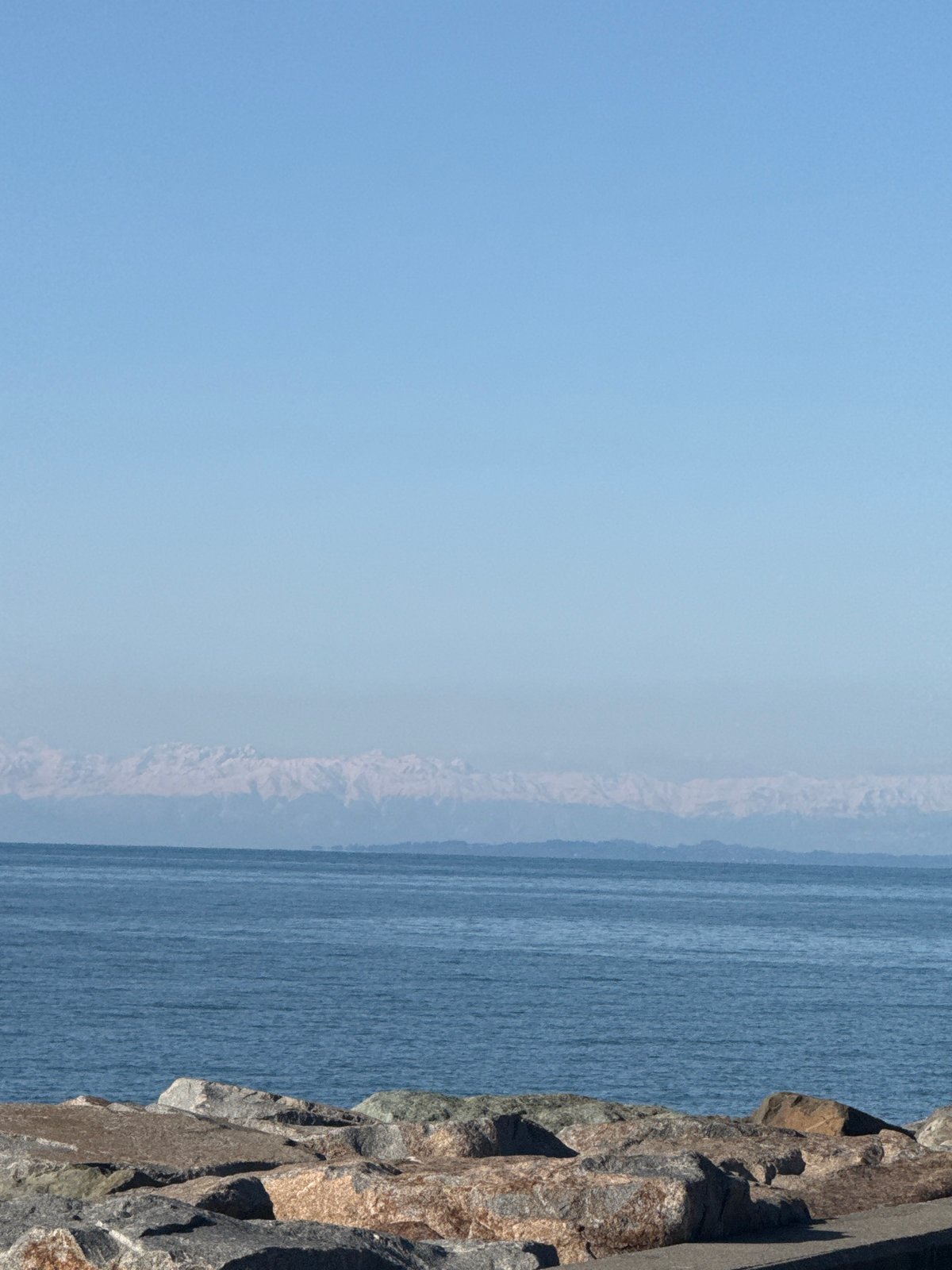 Woman captures sunny coastal moments in Batumi, Georgia