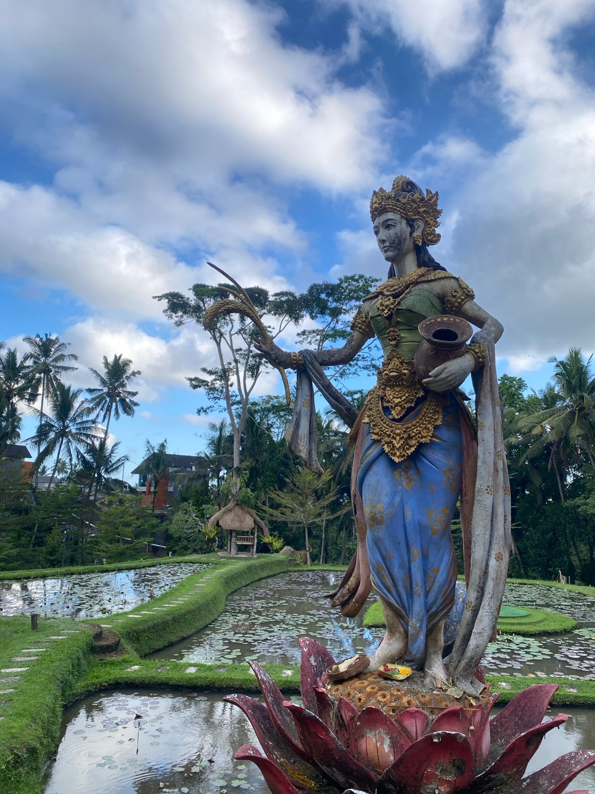 Brunch at a lush open-air cafe in Tegallalang, Bali