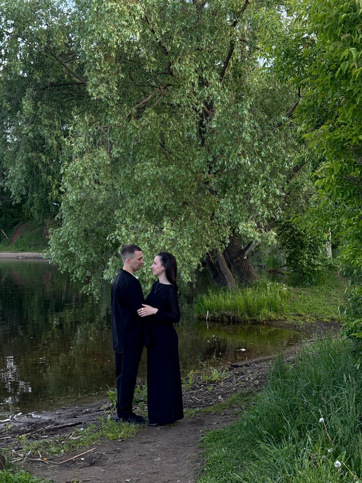 Couple enjoys peaceful afternoon with cat in Chaikovsky, Russia