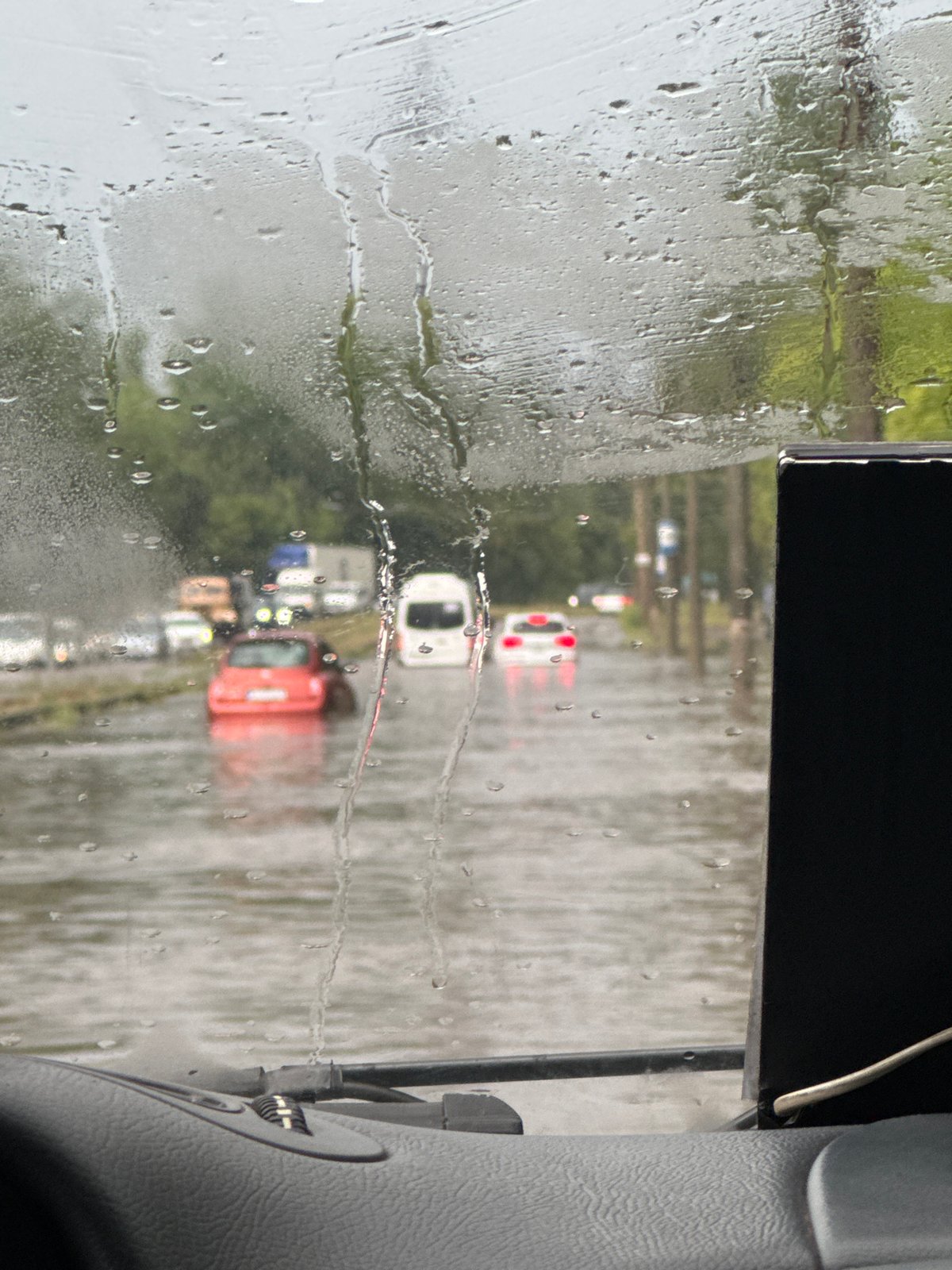Severe street flooding hits Kryvyi Rih amid heavy rain