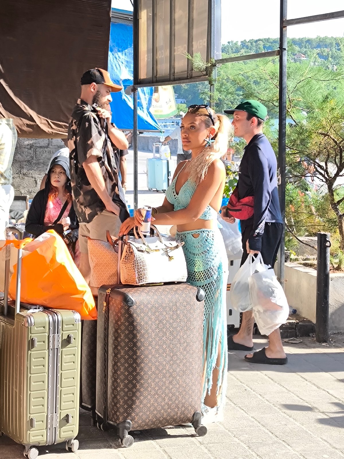 Morning tourist activity documented across Nusa Penida, Indonesia