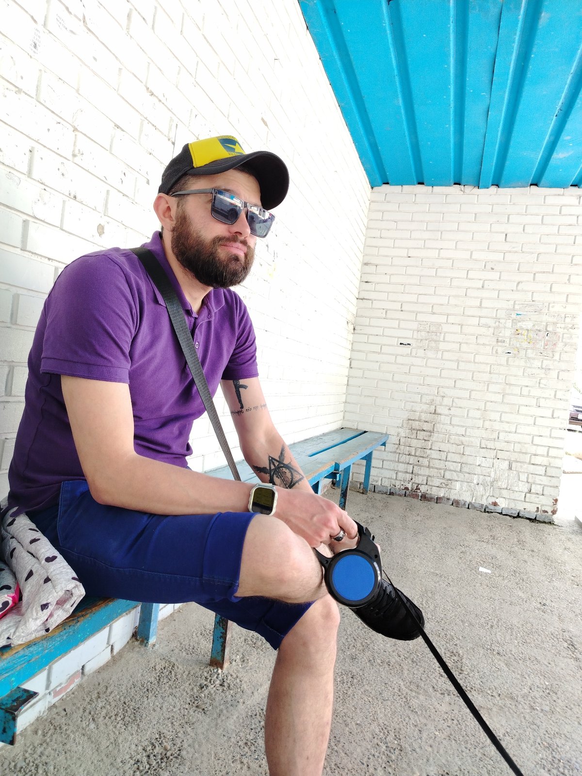 Everyday street life captured in Noviy, Russia