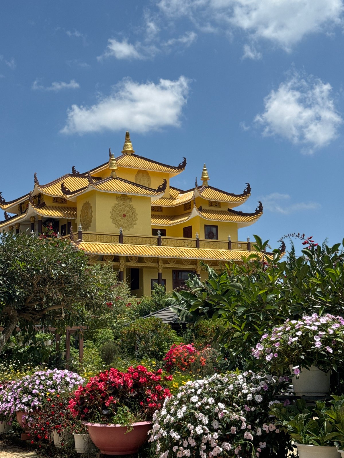 Da Lat's golden pagoda and flower market, mid-morning.