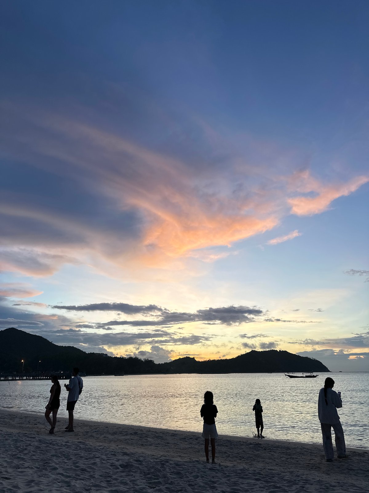 Daily life moments captured across Koh Phangan beaches and streets