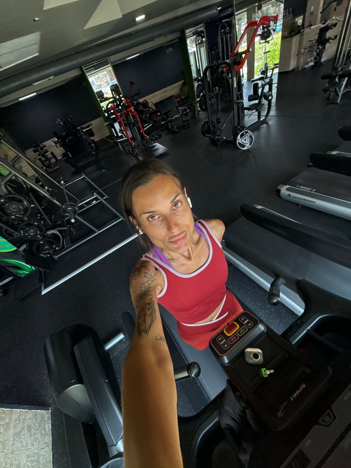 Gym workout and aquarium shots from a Pleven morning