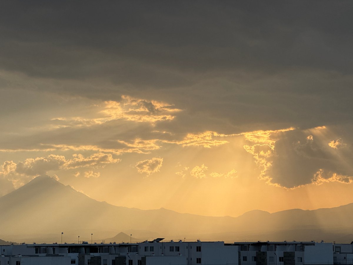 Volcanic activity observed from Mexico during dramatic sunset