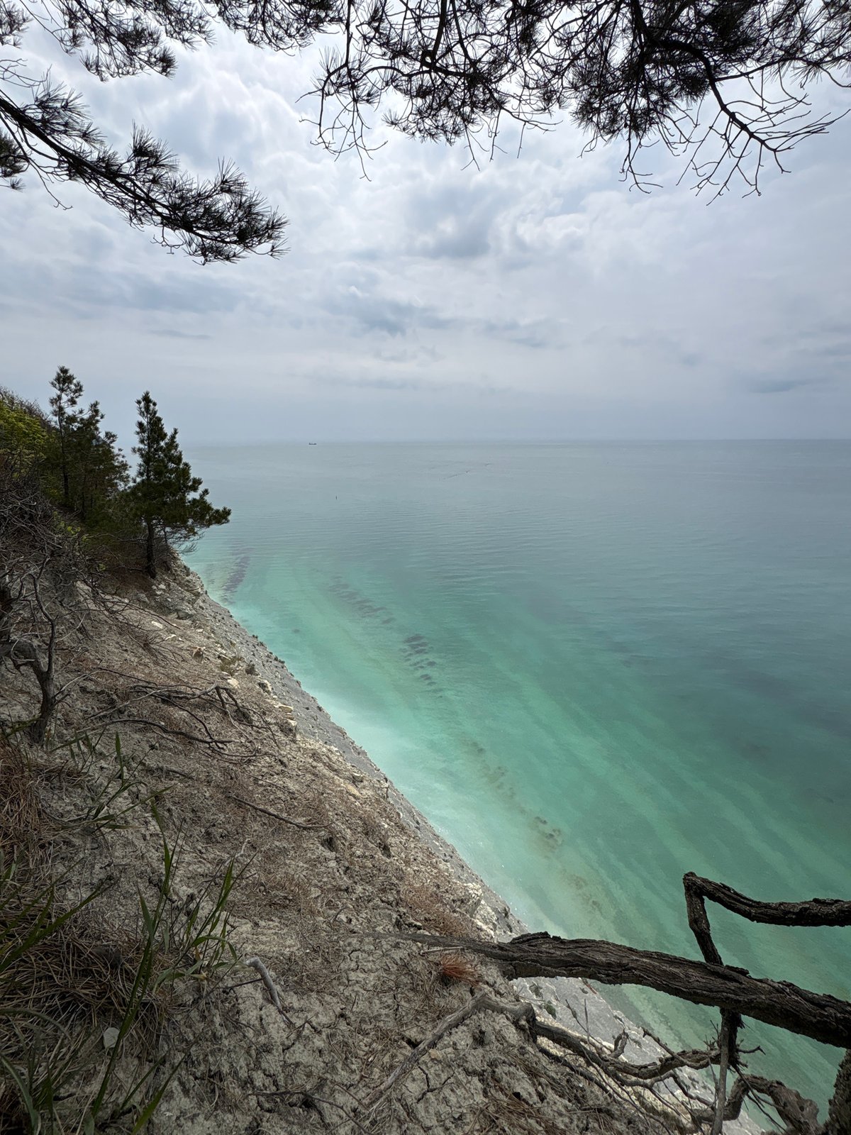 Tourist captures Black Sea coast views, outdoor fire in Gelendzhik
