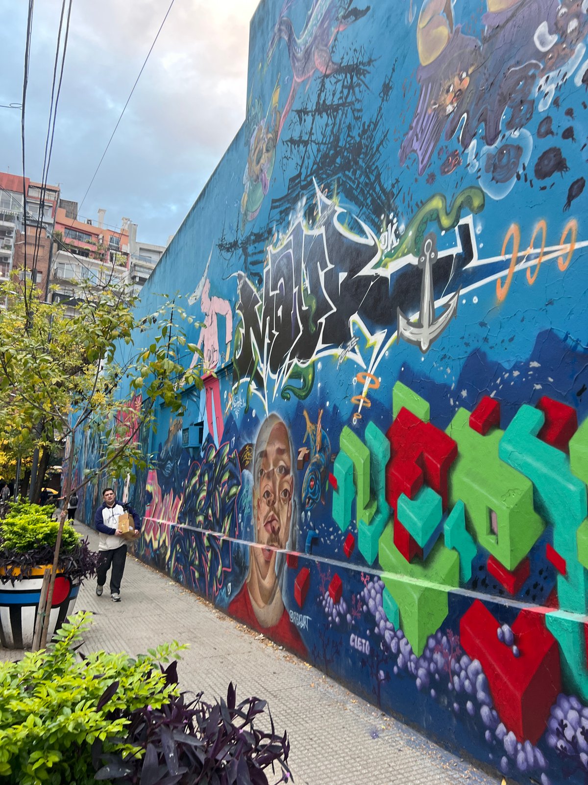 Elaborate underwater-themed street mural documented in Buenos Aires