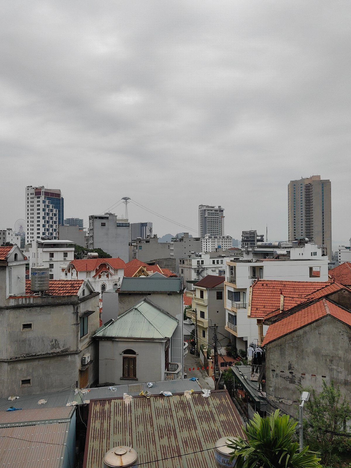 Morning views captured of Bai Chay Ward urban landscape