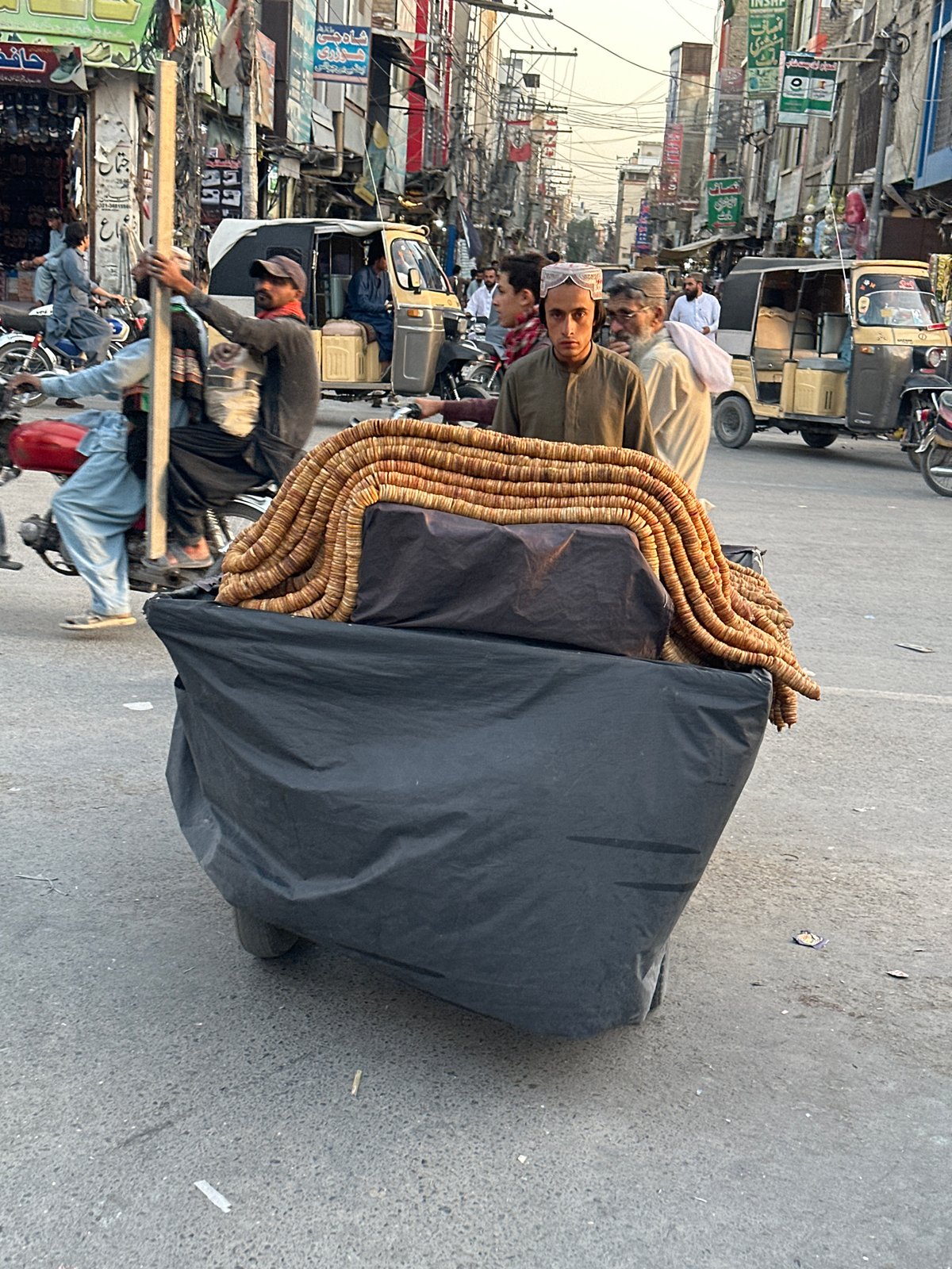 Afternoon street activity in Quetta City Tehsil, Pakistan