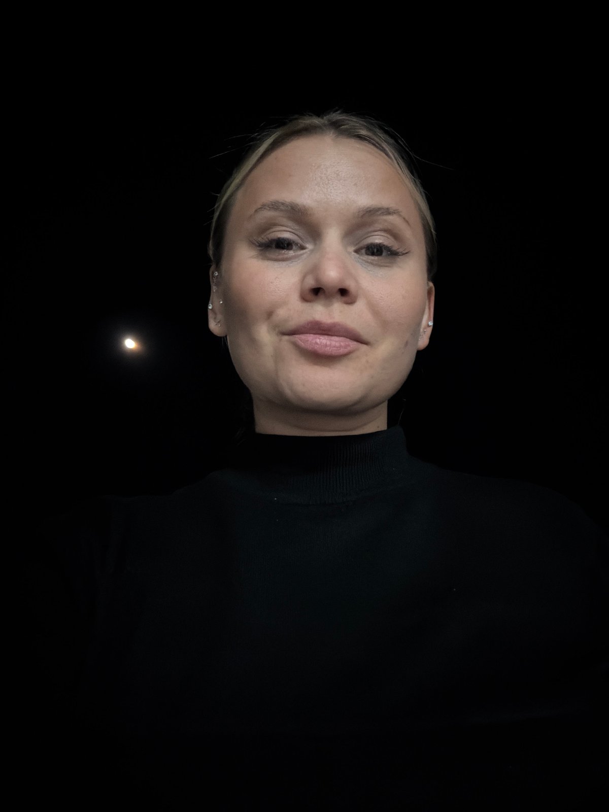Woman documents evening routine through selfies in Sarapul home