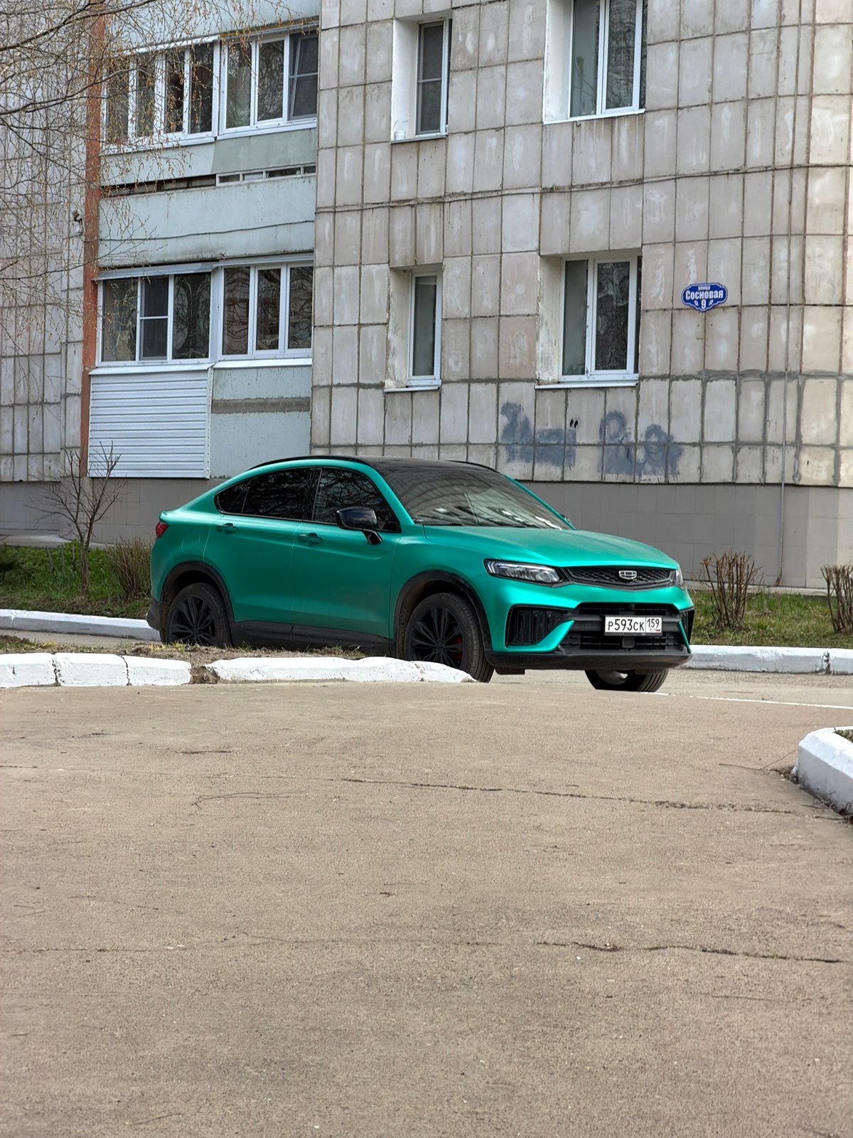 Daily life moments captured across Chaikovsky, Russia Thursday afternoon