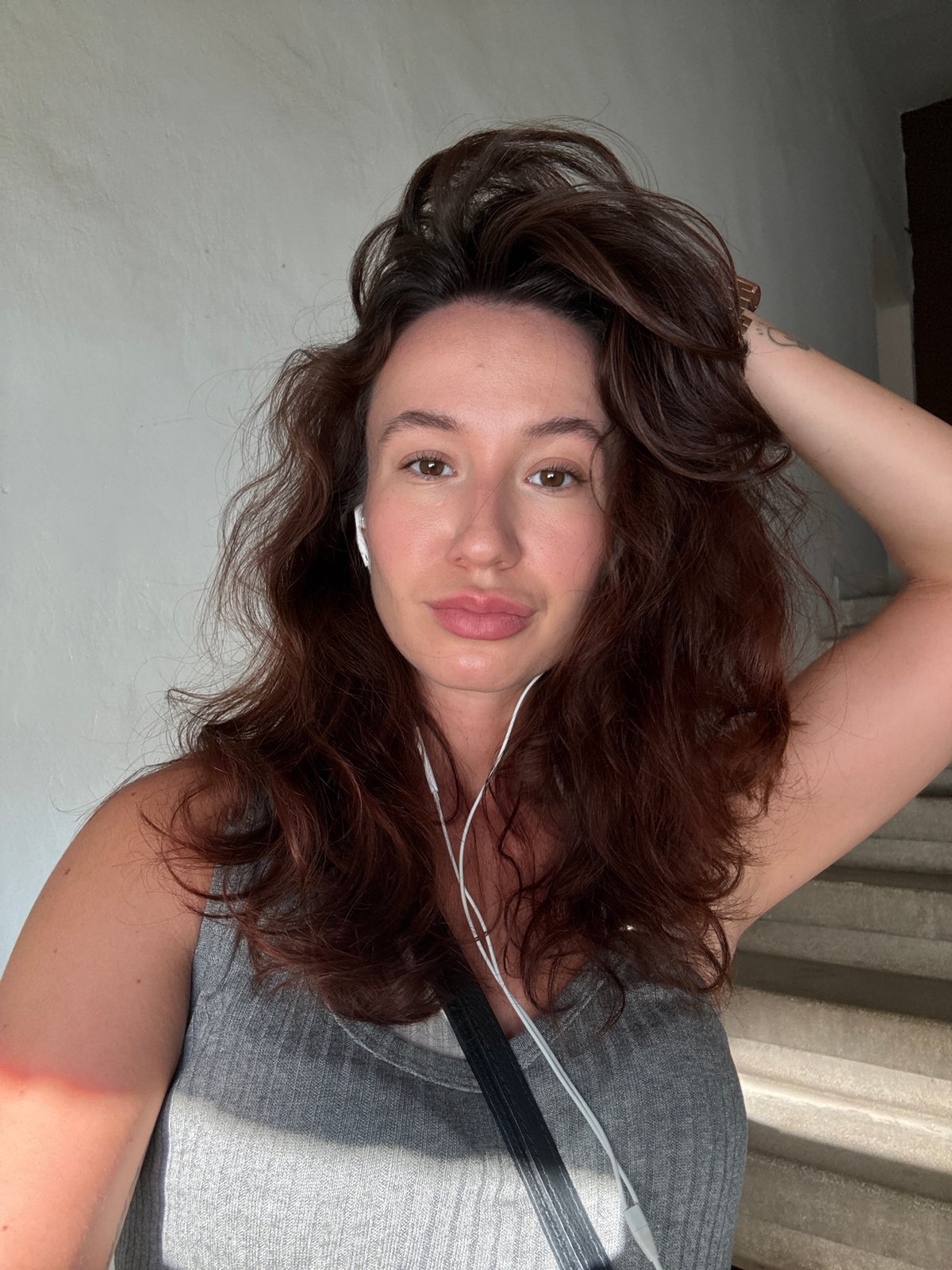 Selfie and outfit check in Tel Aviv, seconds apart
