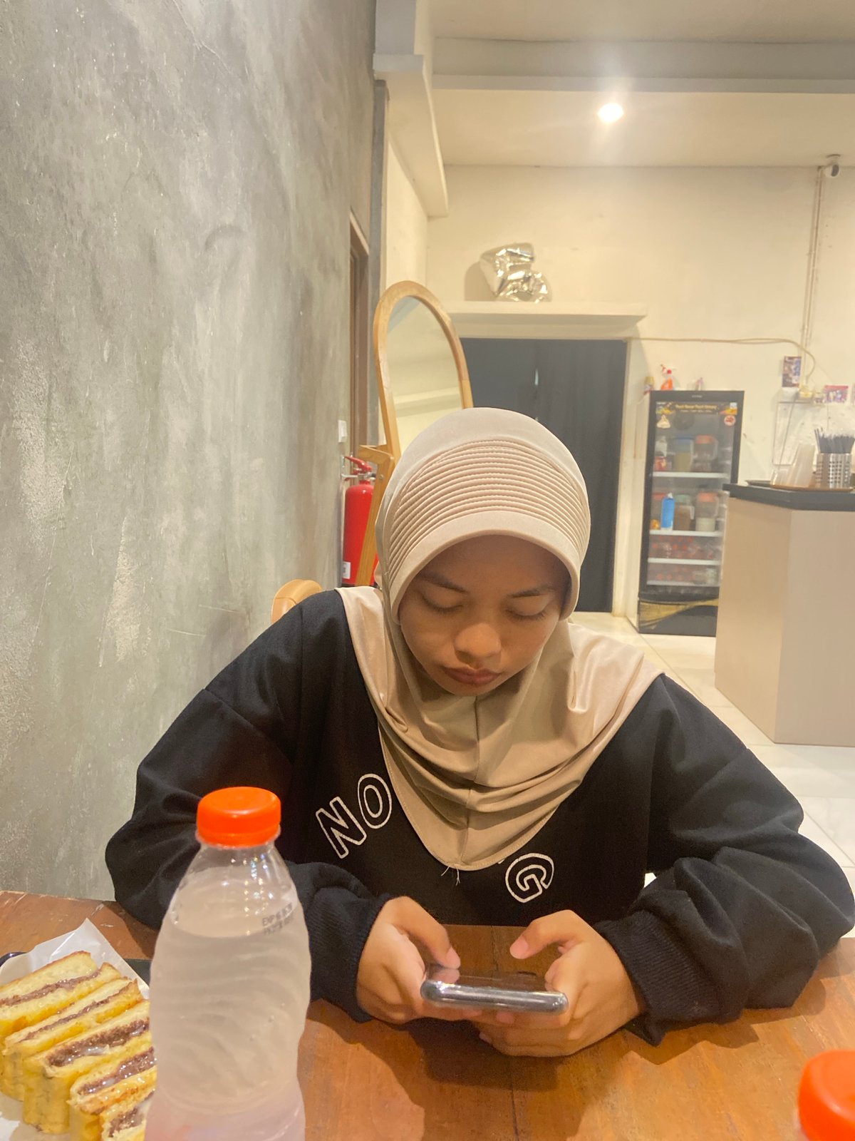 Cafe stop in Sekar Mawar: industrial vibes, nasi goreng, fried bread