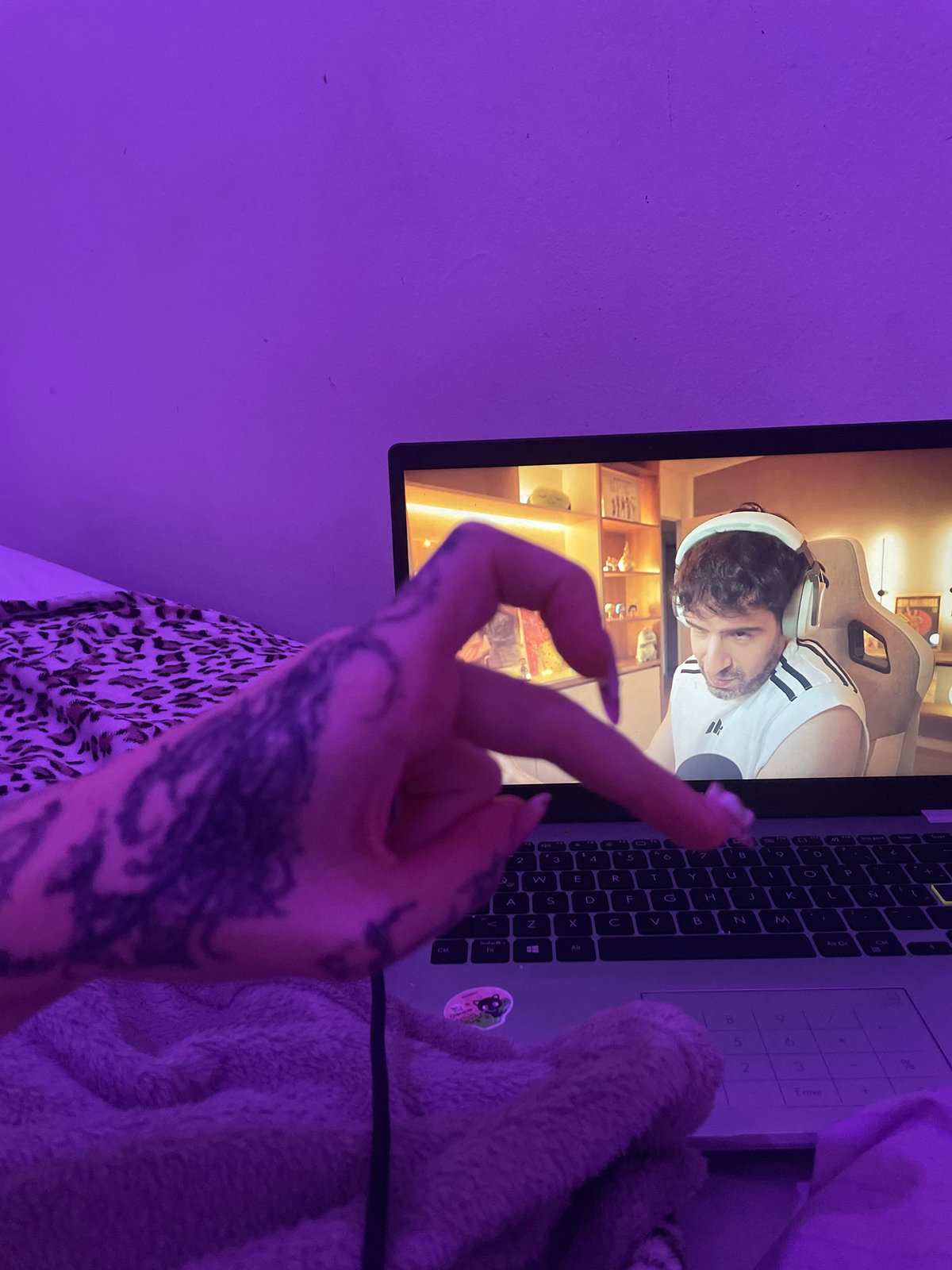 Gaming session interrupted by obscene gesture in Buenos Aires