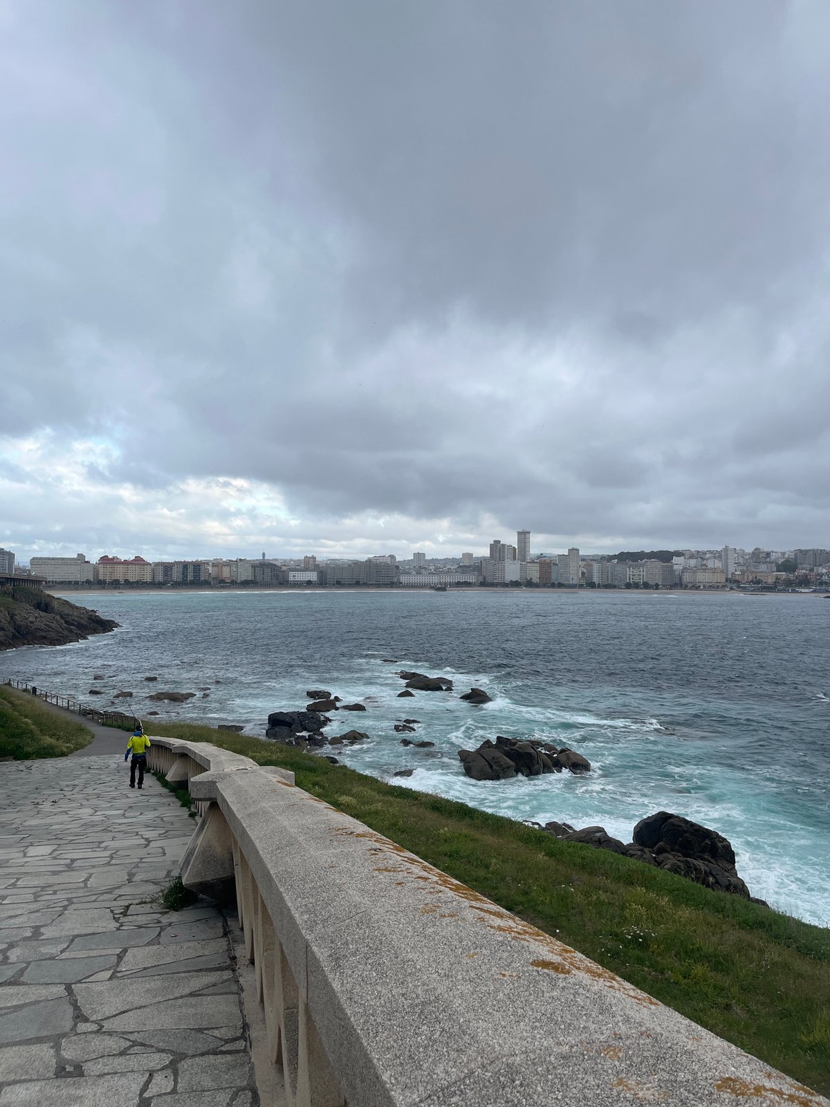 Witness documents coastal walk through A Coruña's urban landscape