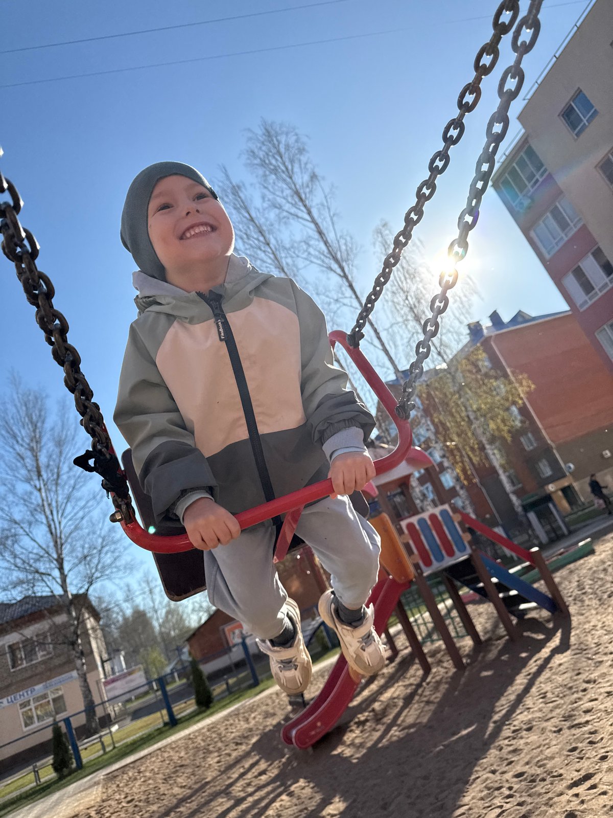 Spring afternoon life documented across Chaikovsky, Russia neighborhoods