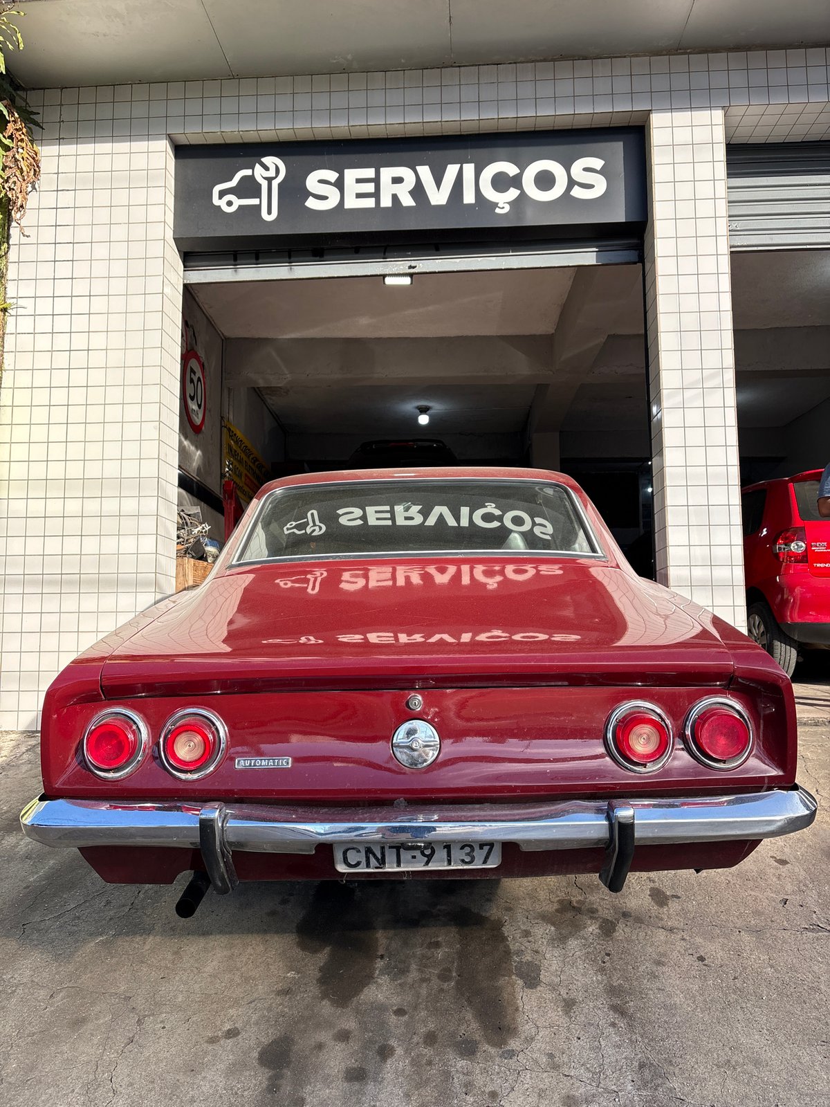 São Paulo junkyard strip: vintage cars, rust, and street art