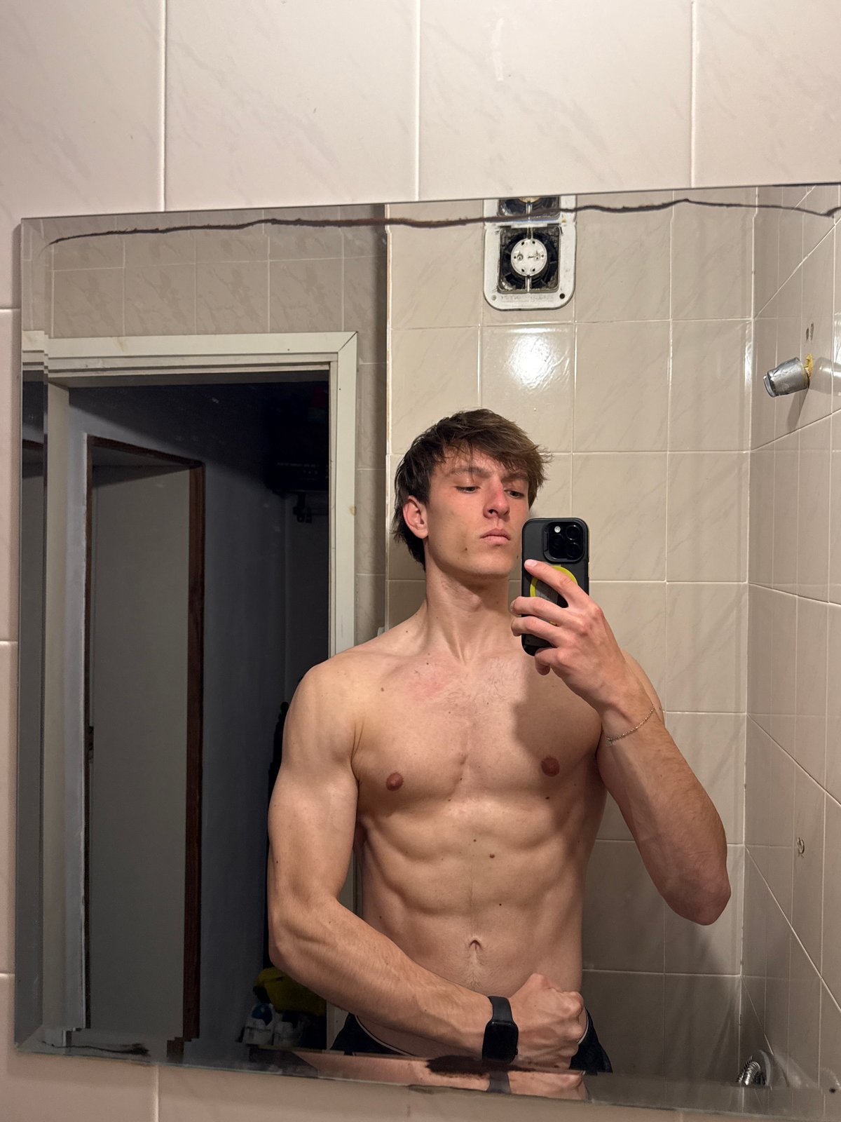 Sofia resident takes bathroom selfies, tulip garden photographed at twilight