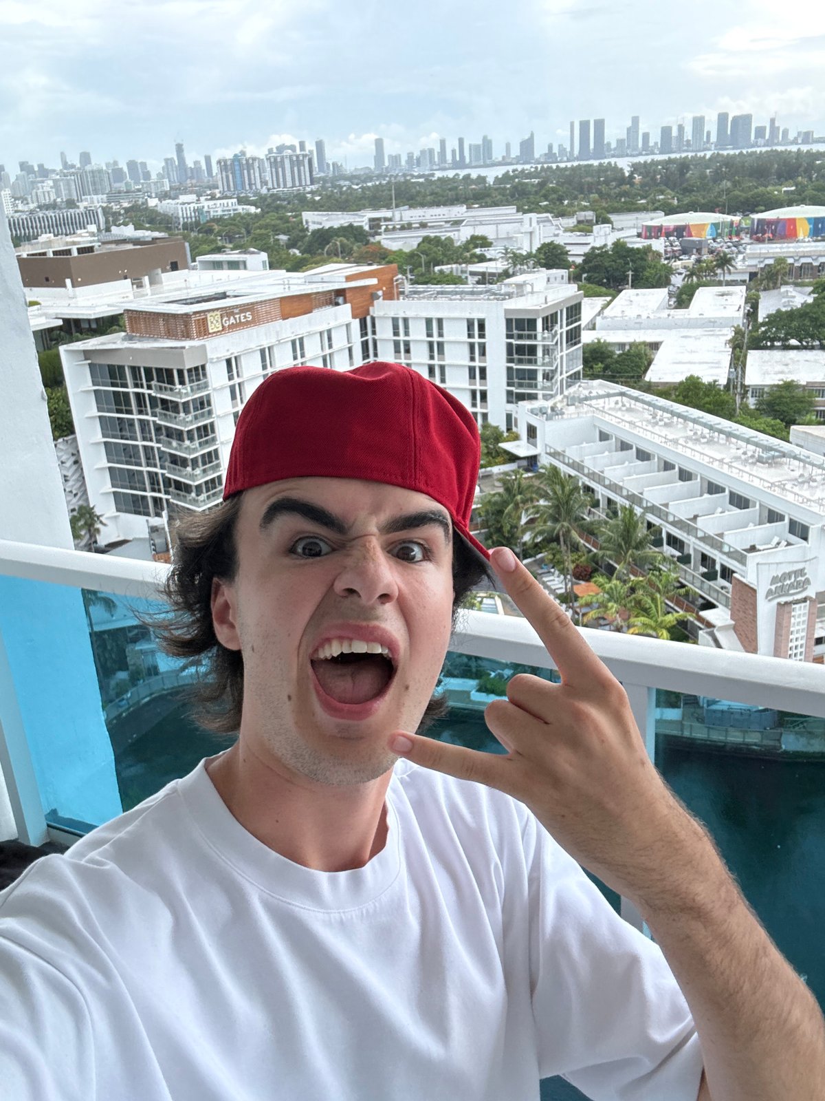 Man Takes Selfies on Miami Beach Balcony with Supreme Case