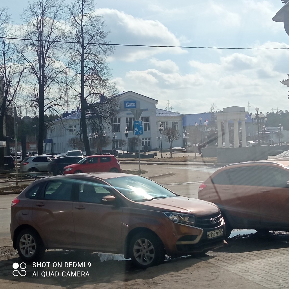 Music equipment setup documented in Chaikovsky, Russia early morning