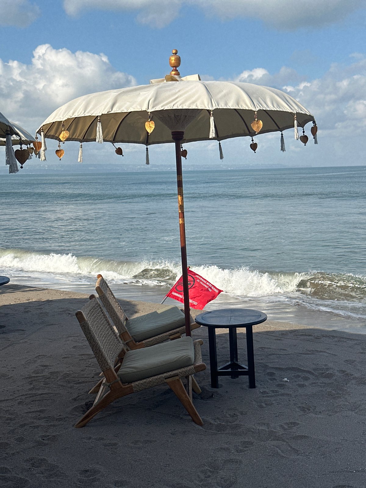 Beach relaxation and alleyway stroll in North Kuta
