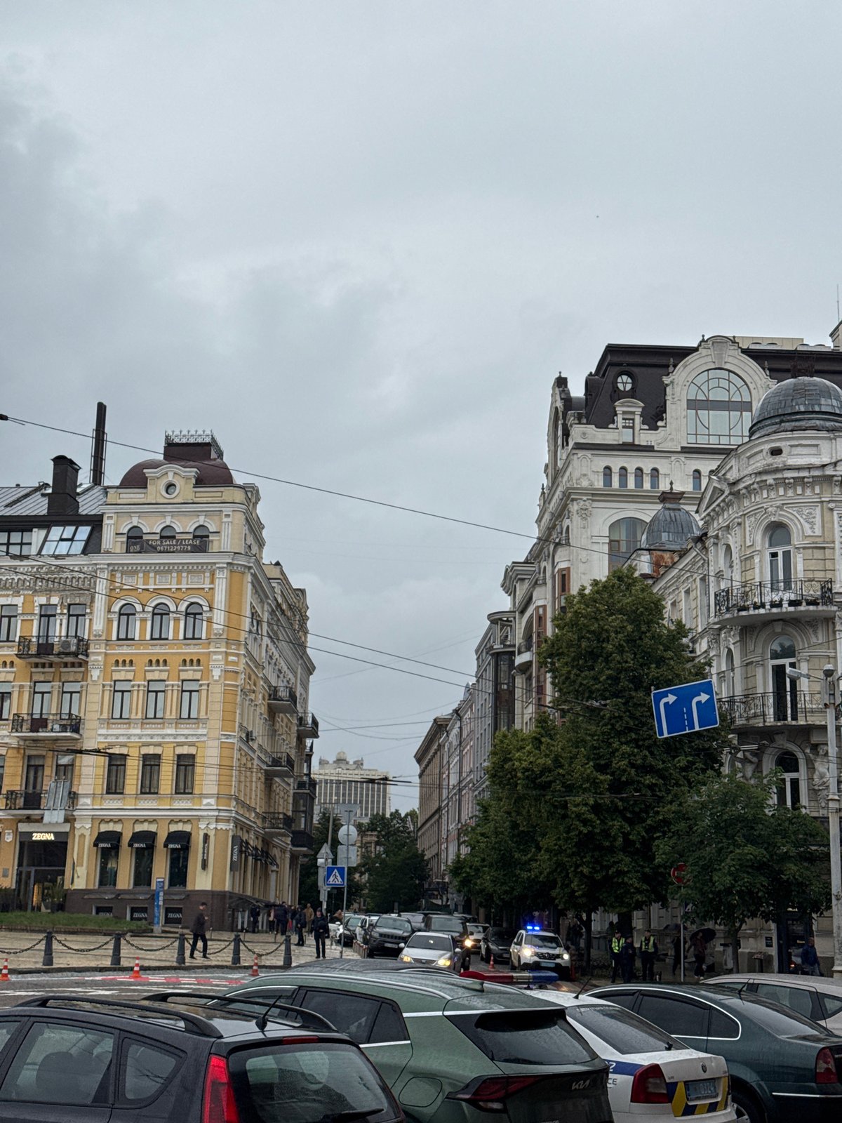 Overcast afternoon scenes captured across central Kyiv streets