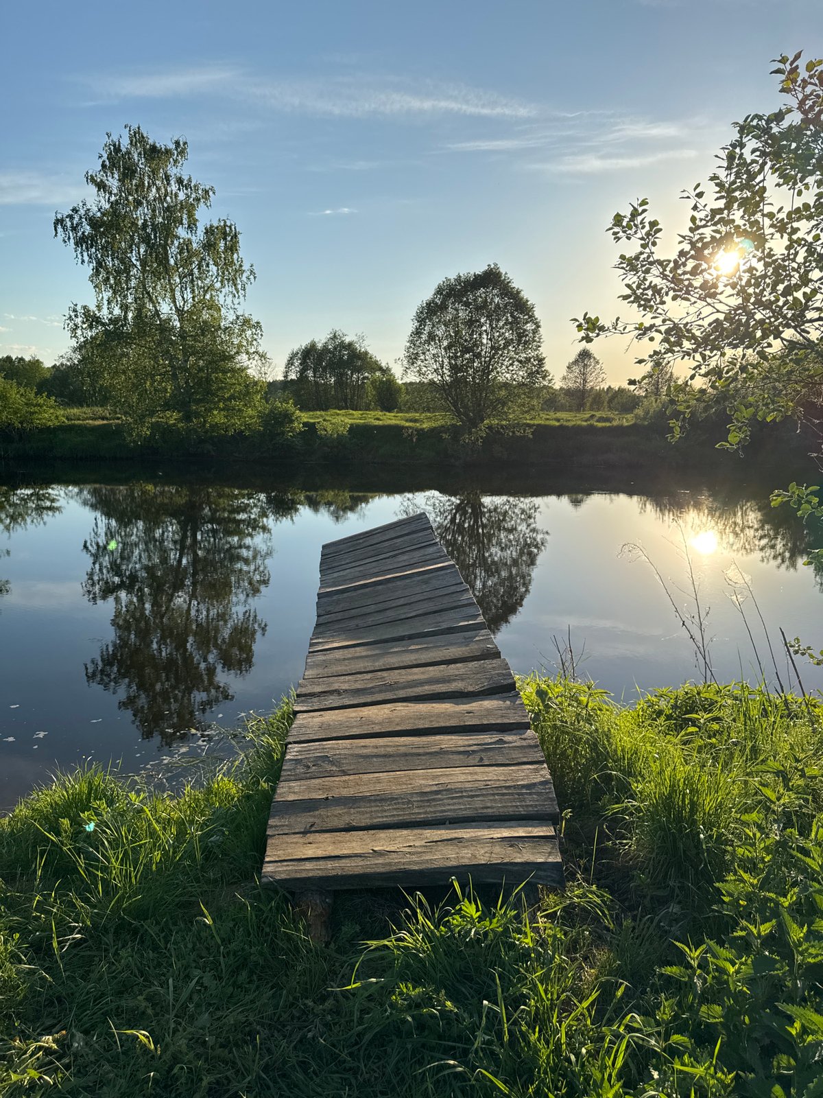 Tranquil afternoon scenes documented near Egorii, Russia waterfront