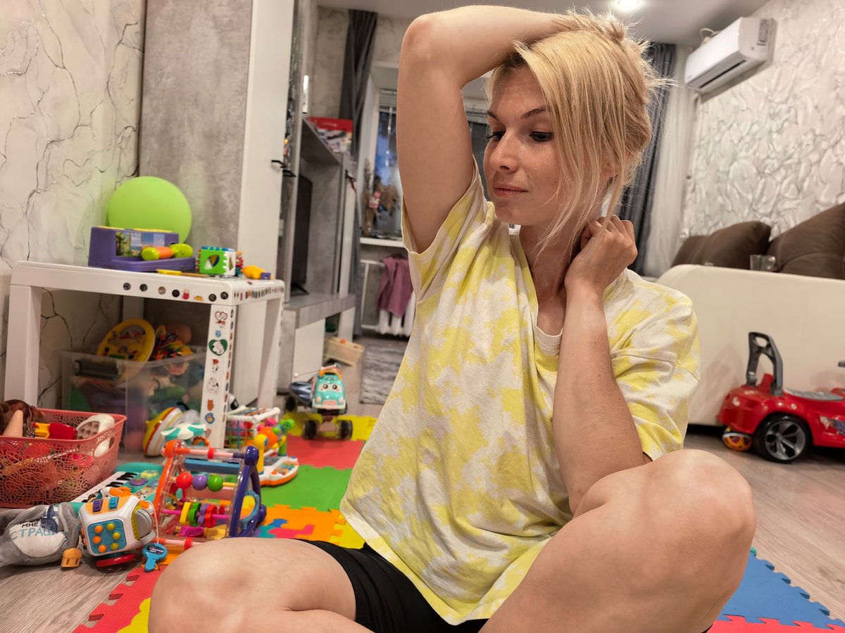 Casual indoor hangout in a Sterlitamak playroom, outfit change included