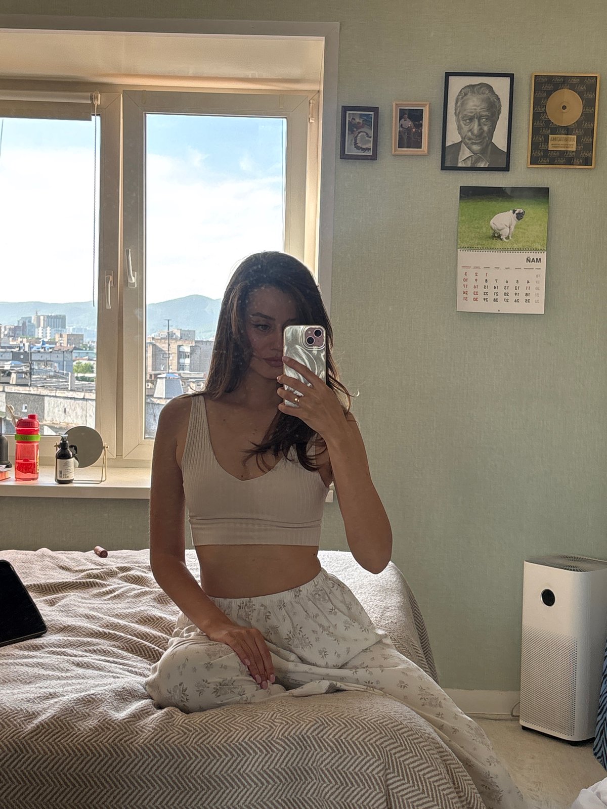 Woman documents morning routine through selfies in Krasnoyarsk apartment