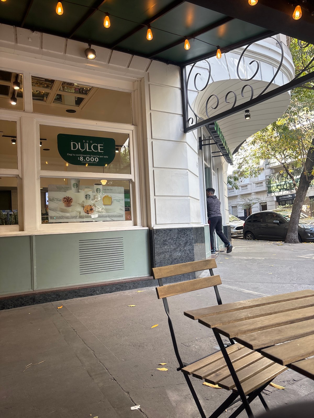 Street scenes documented near Buenos Aires commercial district