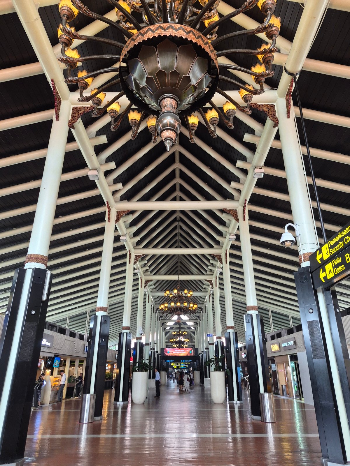 Grand chandelier lights up vaulted terminal at Tangerang airport