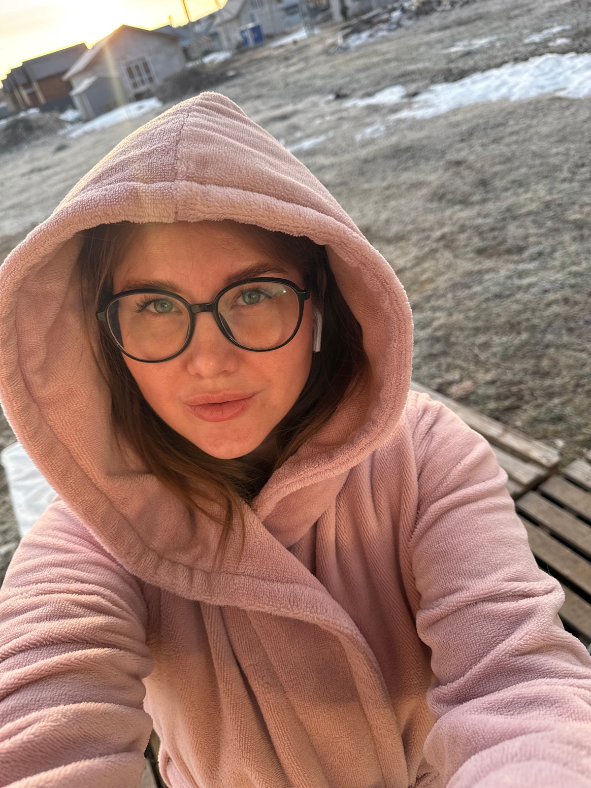 Woman in pink robe spotted in snowy Nestiukovo village