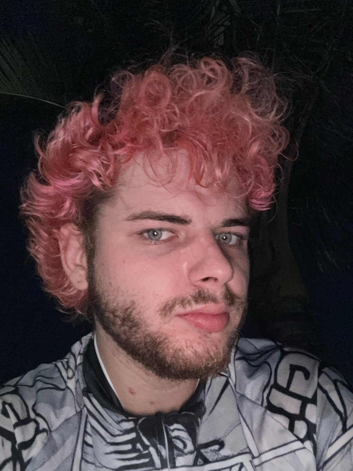 Pink-haired cyclist prepares for night ride along Đà Nẵng coast