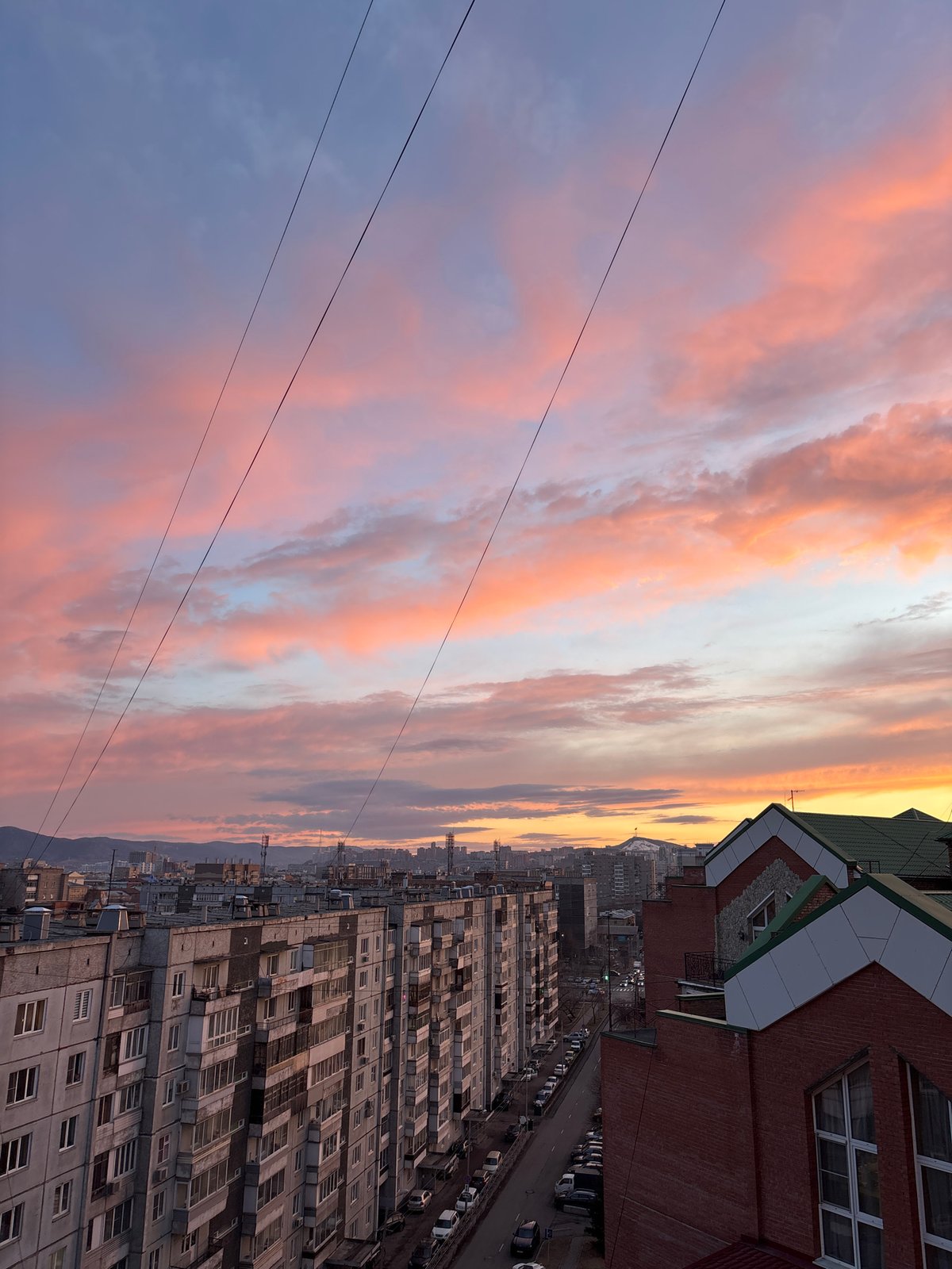 Dramatic sunset captivates multiple observers across Krasnoyarsk, Russia