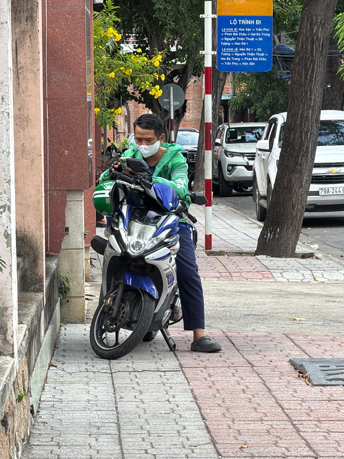 Everyday life on Nha Trang's streets on an August morning