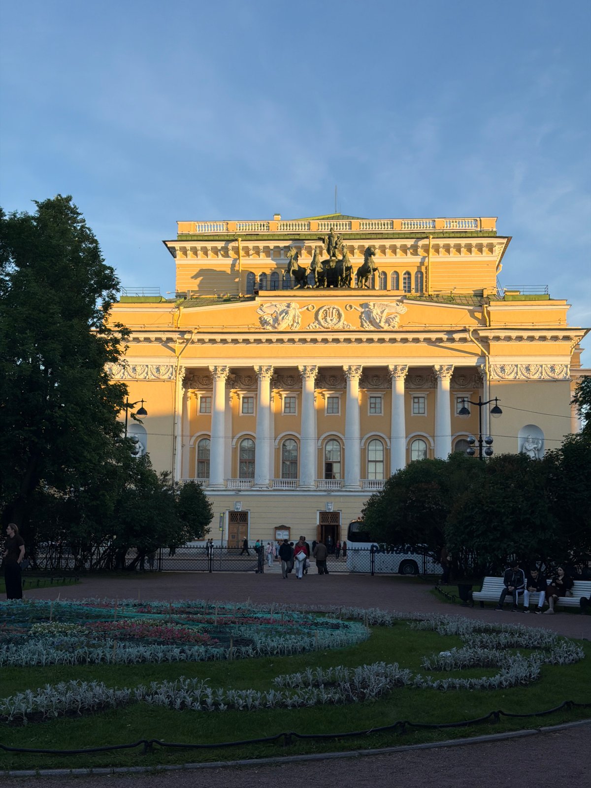 Fire performer draws crowds in Saint Petersburg park