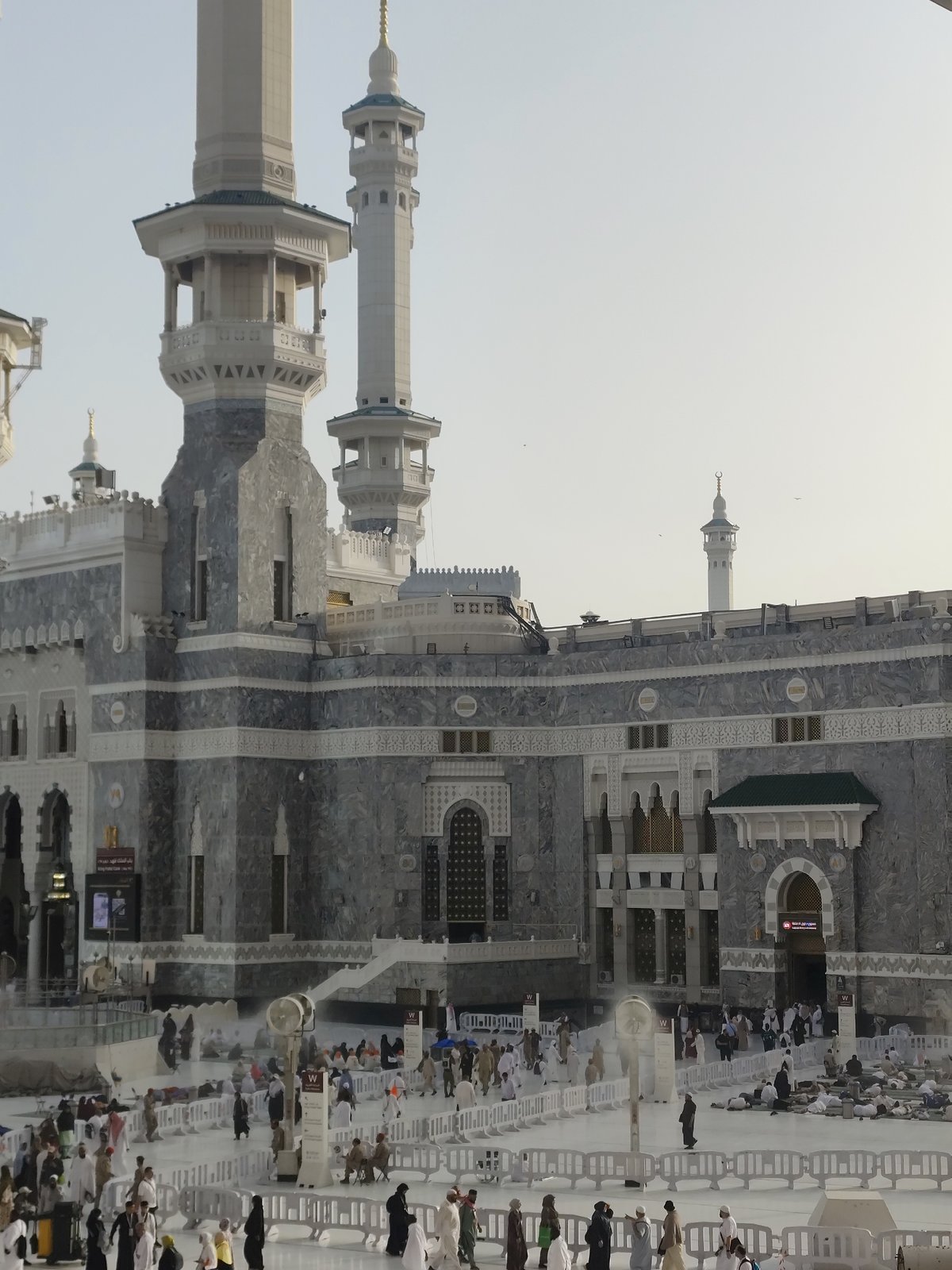 Daily prayers and activity observed at Masjid al-Haram