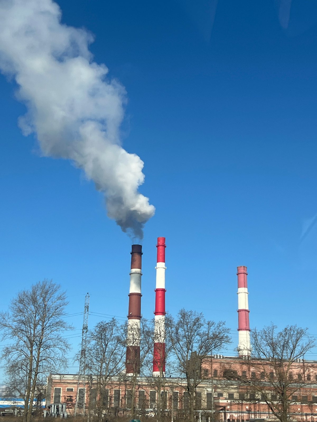 Power plant emits smoke in Saint Petersburg