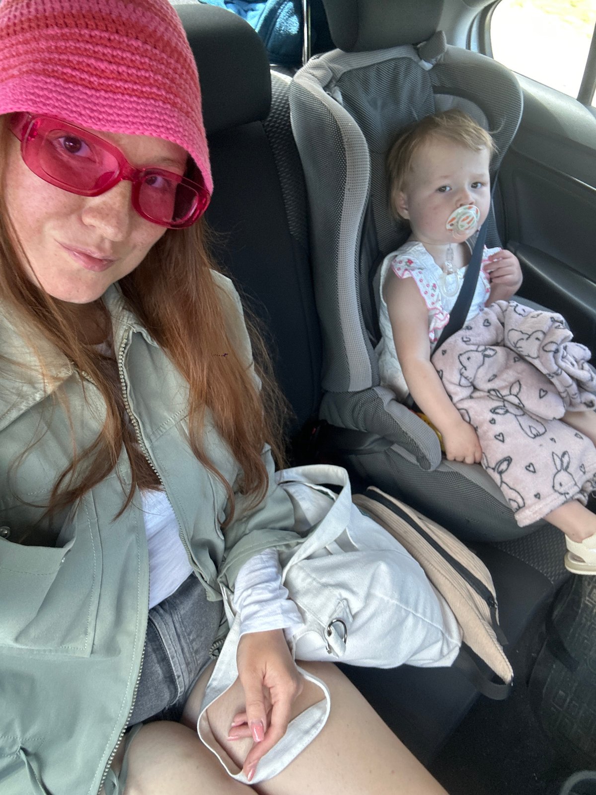 Mother and child photographed in car in Nizhny Novgorod