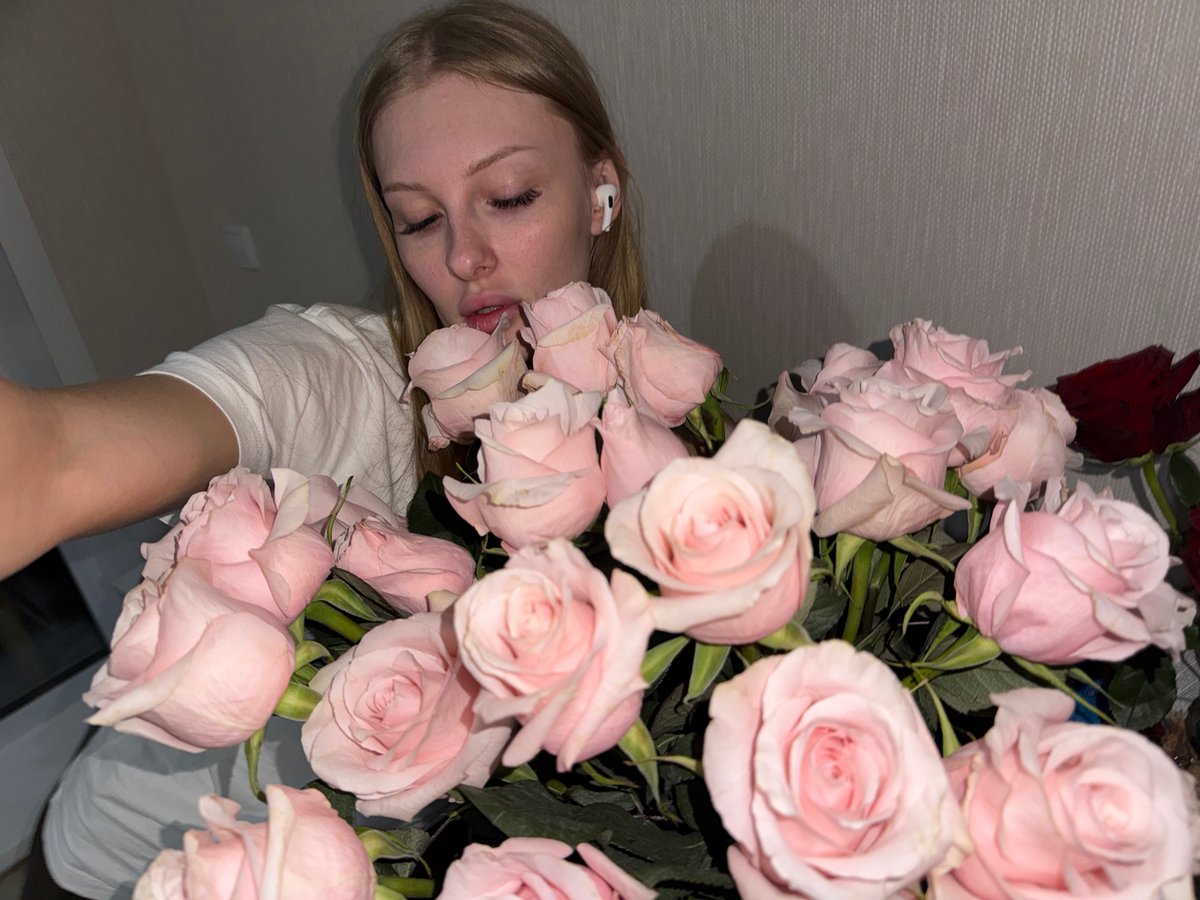 Intimate photo session with a bouquet of pink roses, Perm