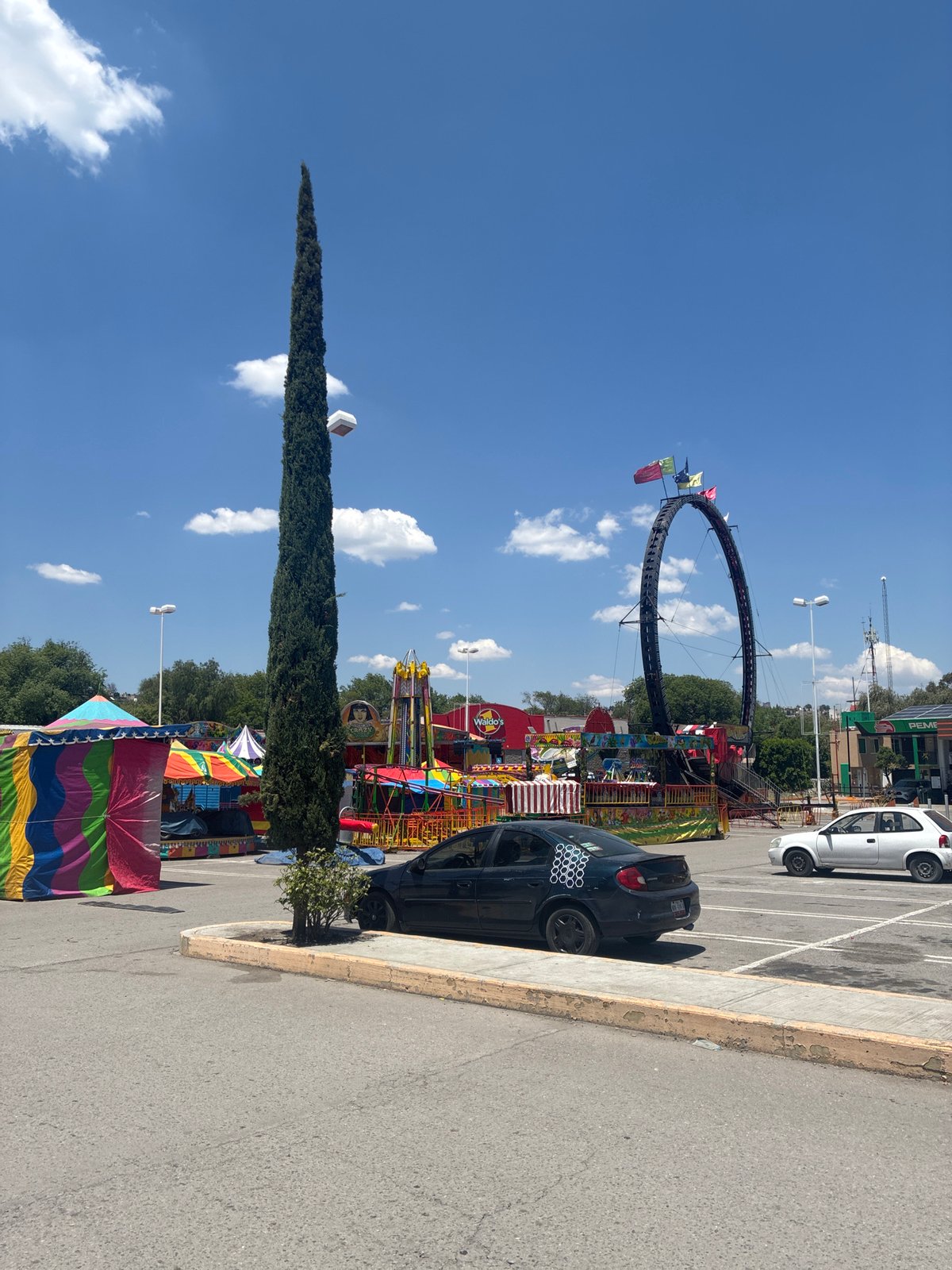 Carnival operates in Tepeji de Ocampo parking lot