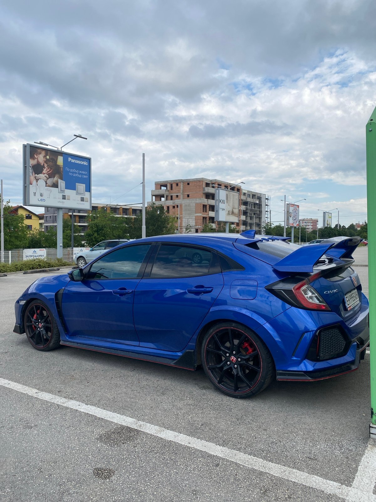 Civic Type R spotted and a hardware store selfie in Pleven