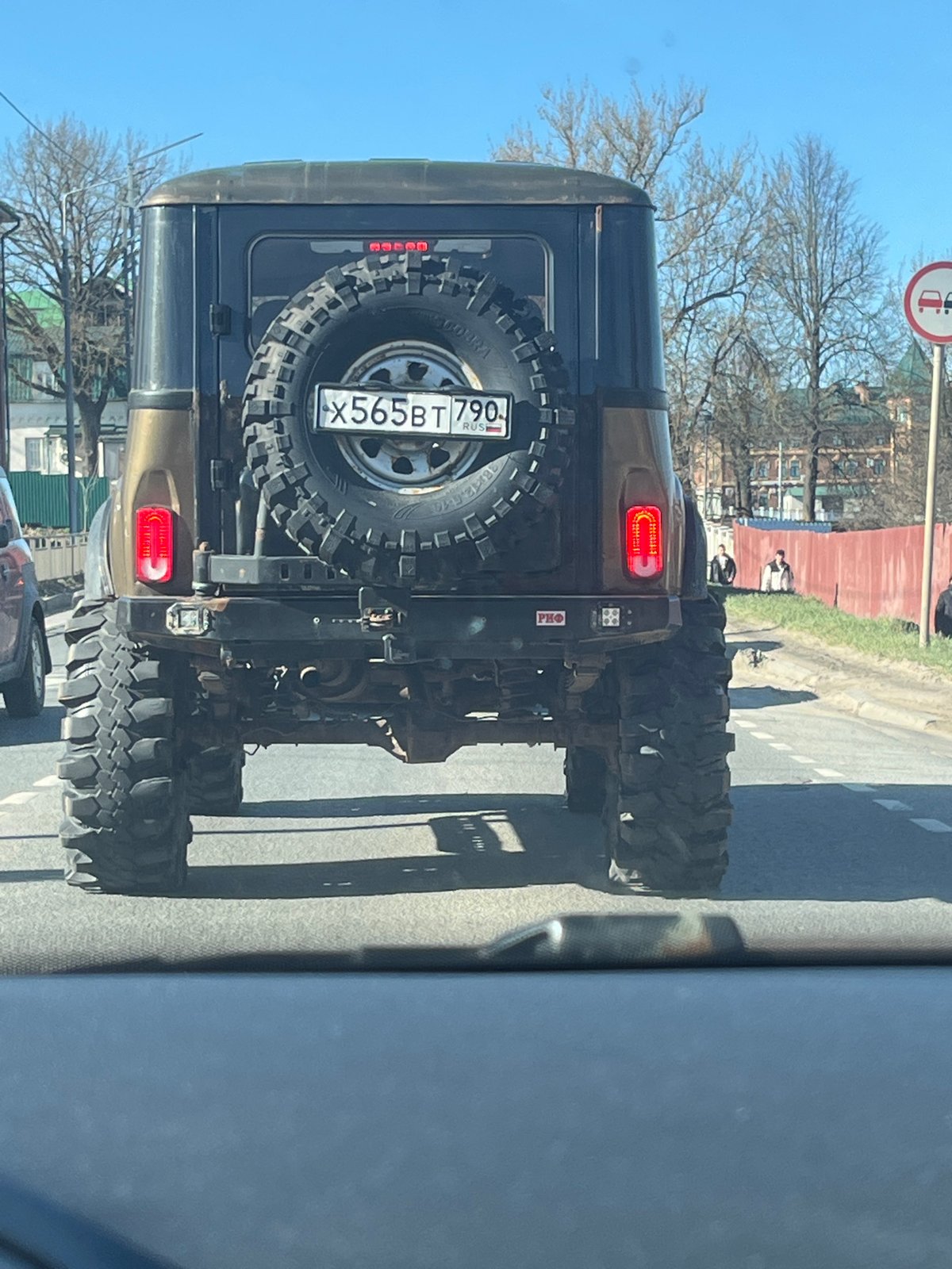 Russian SUV spotted in Klin during spring morning