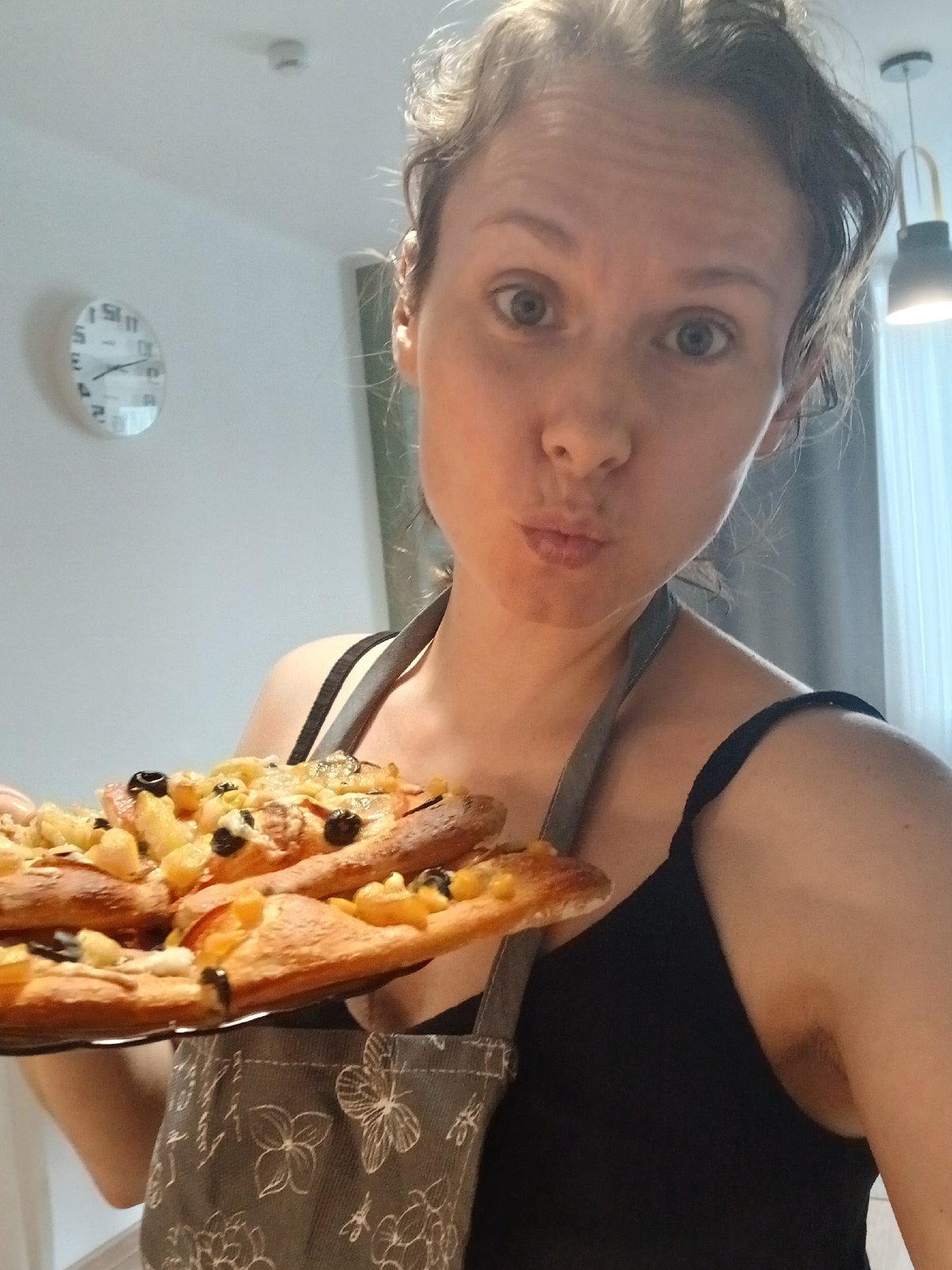 Sunday pizza making and snacking session in Yekaterinburg