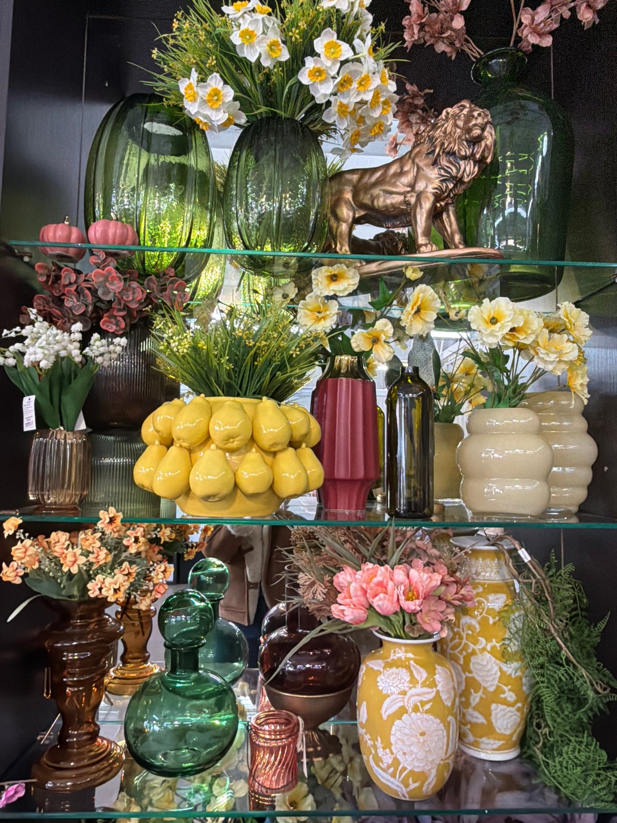 Retail display documentation captured in Votkinsk gift shop