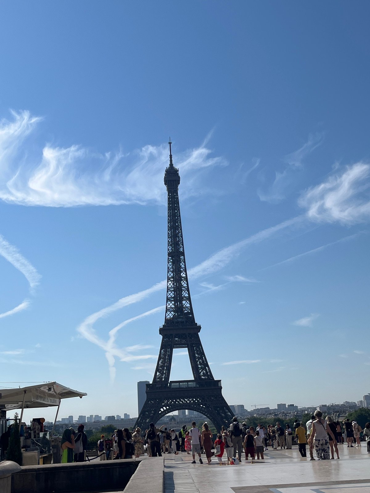 Sunny morning at the Trocadéro with Eiffel Tower views