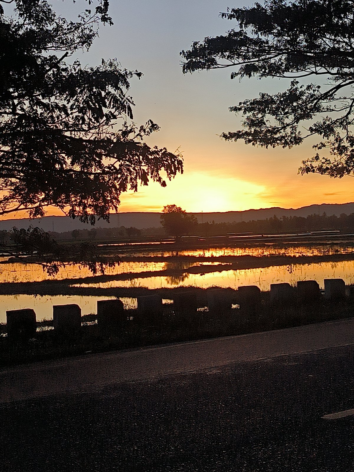 Evening sunset and illuminated waterfront house captured in Sinyeu